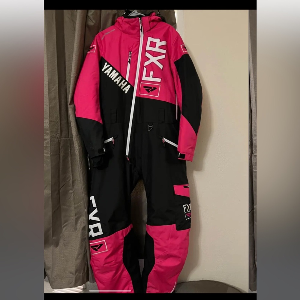 FXR Yamaha snowmobile suit size 8 
Worn 4 times only